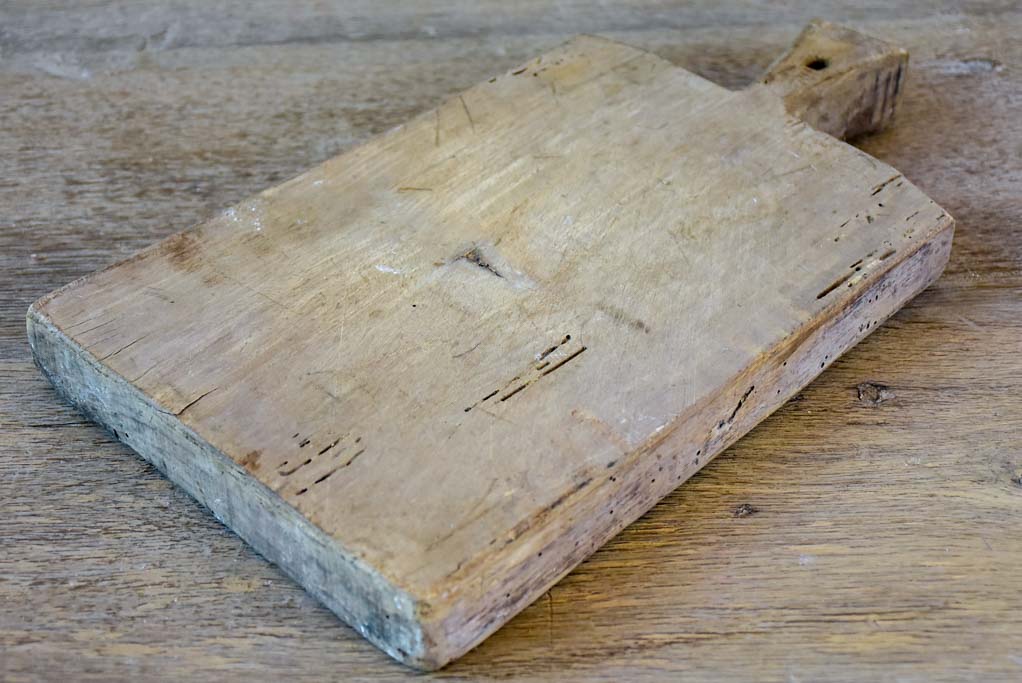 Rustic French cutting board 13¾"