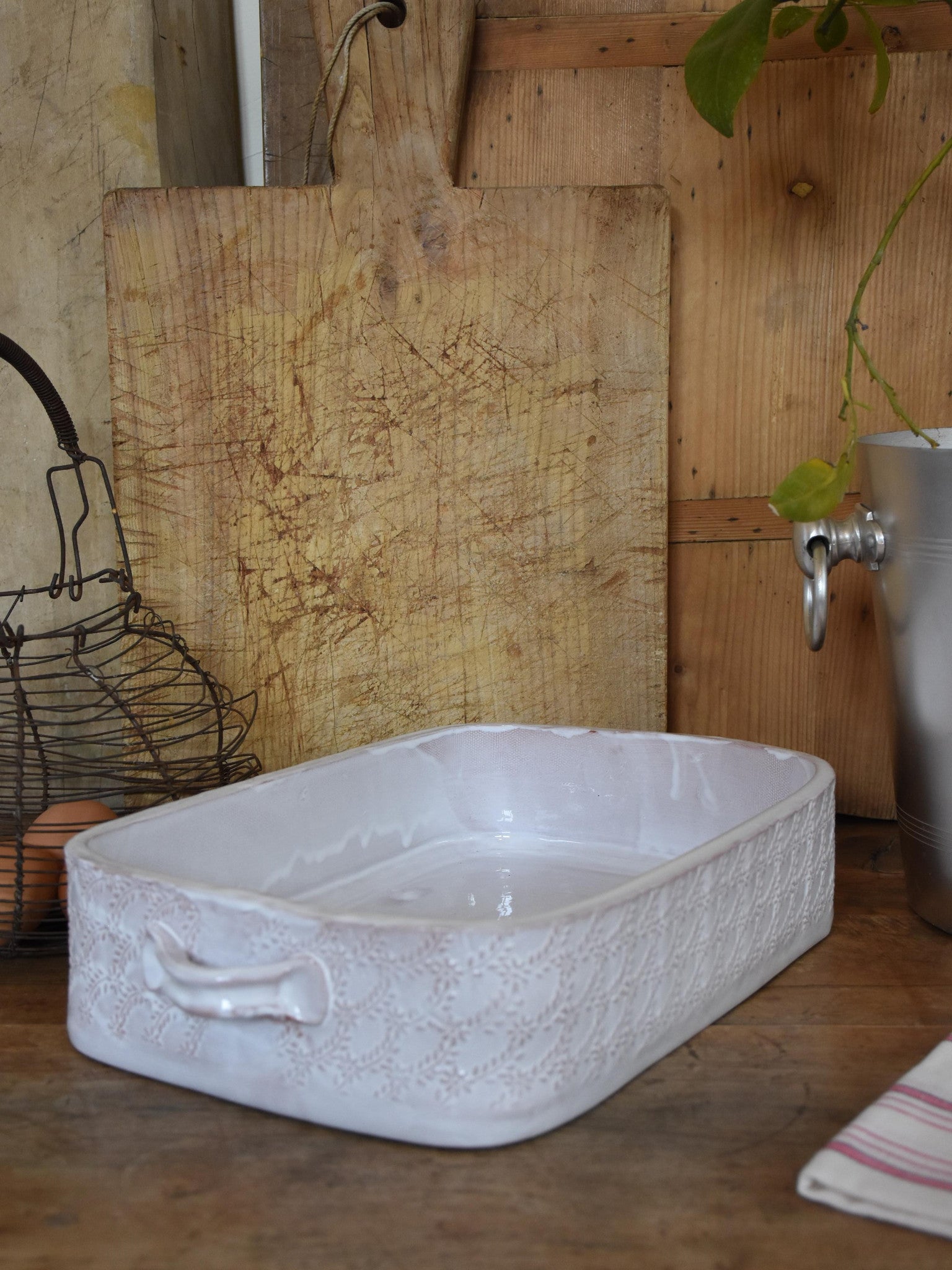 Deep rectangular baking dish with leaf pattern