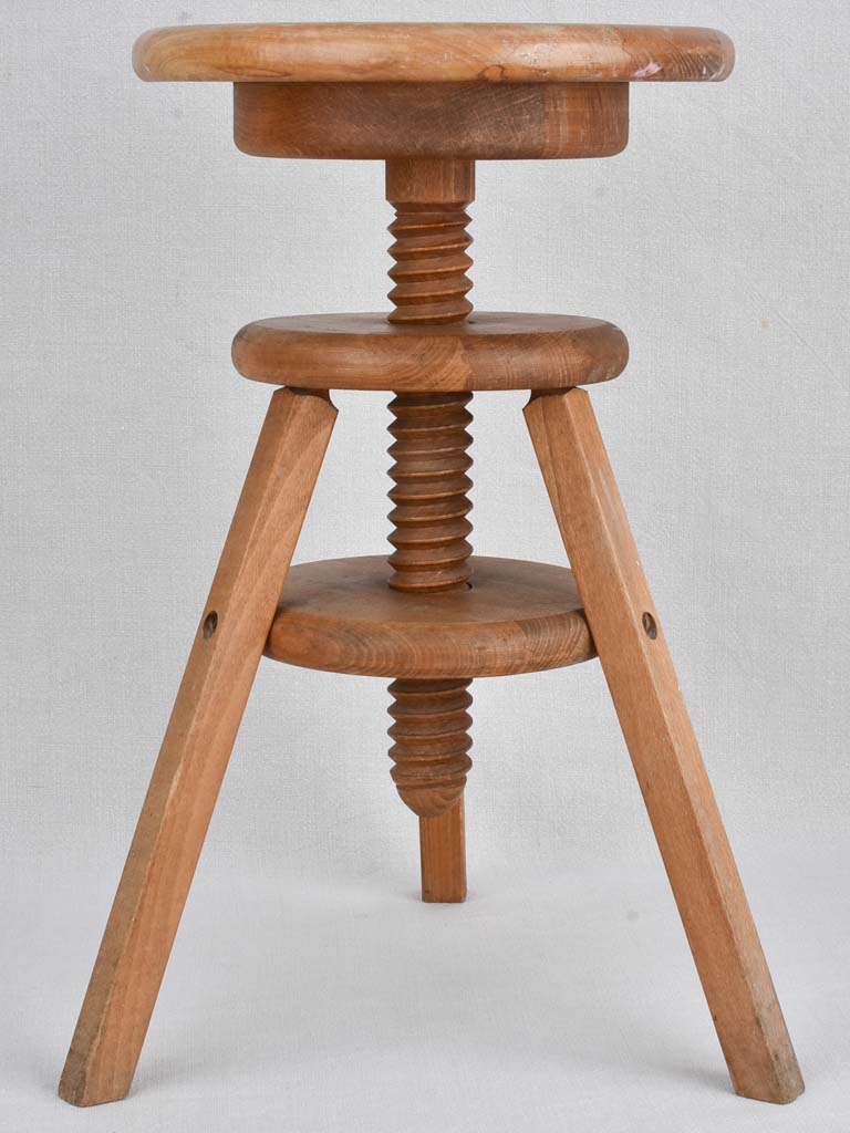 Early twentieth-century beechwood corkscrew atelier stool