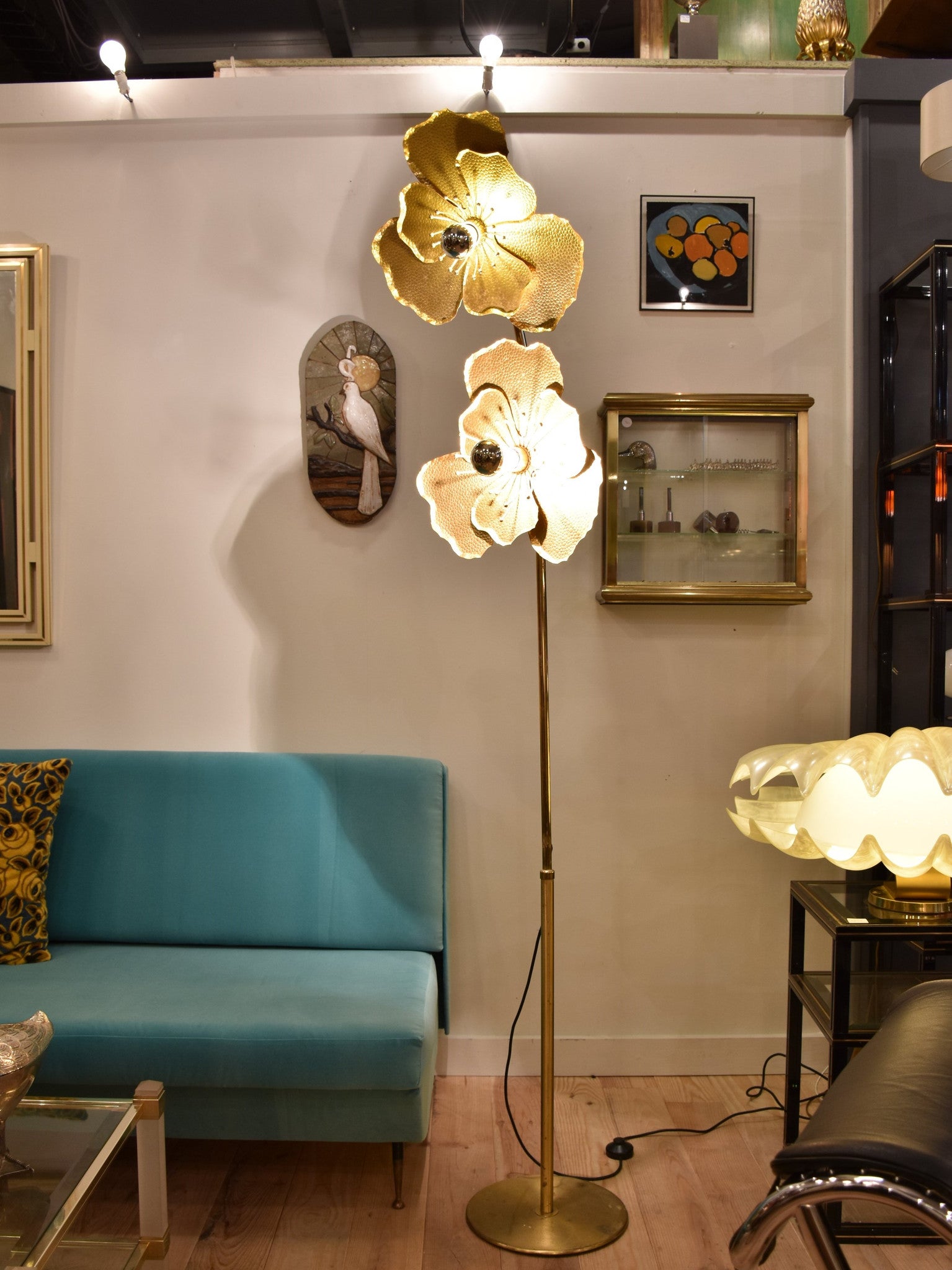 Gold poppy floor lamp – double flower