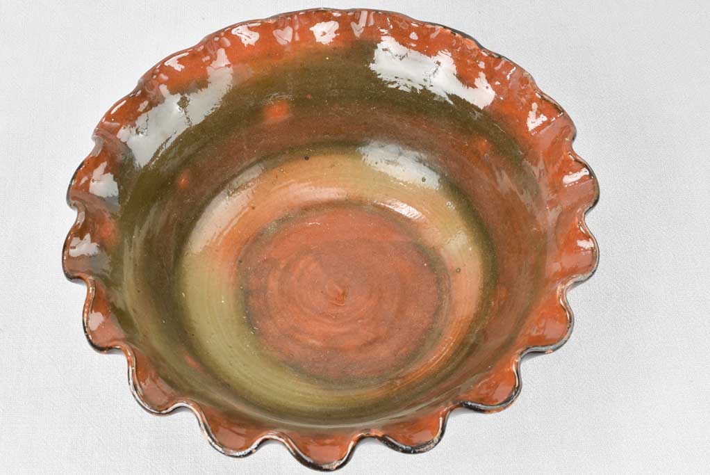 Rippled bowl of ceramic, late 1800s