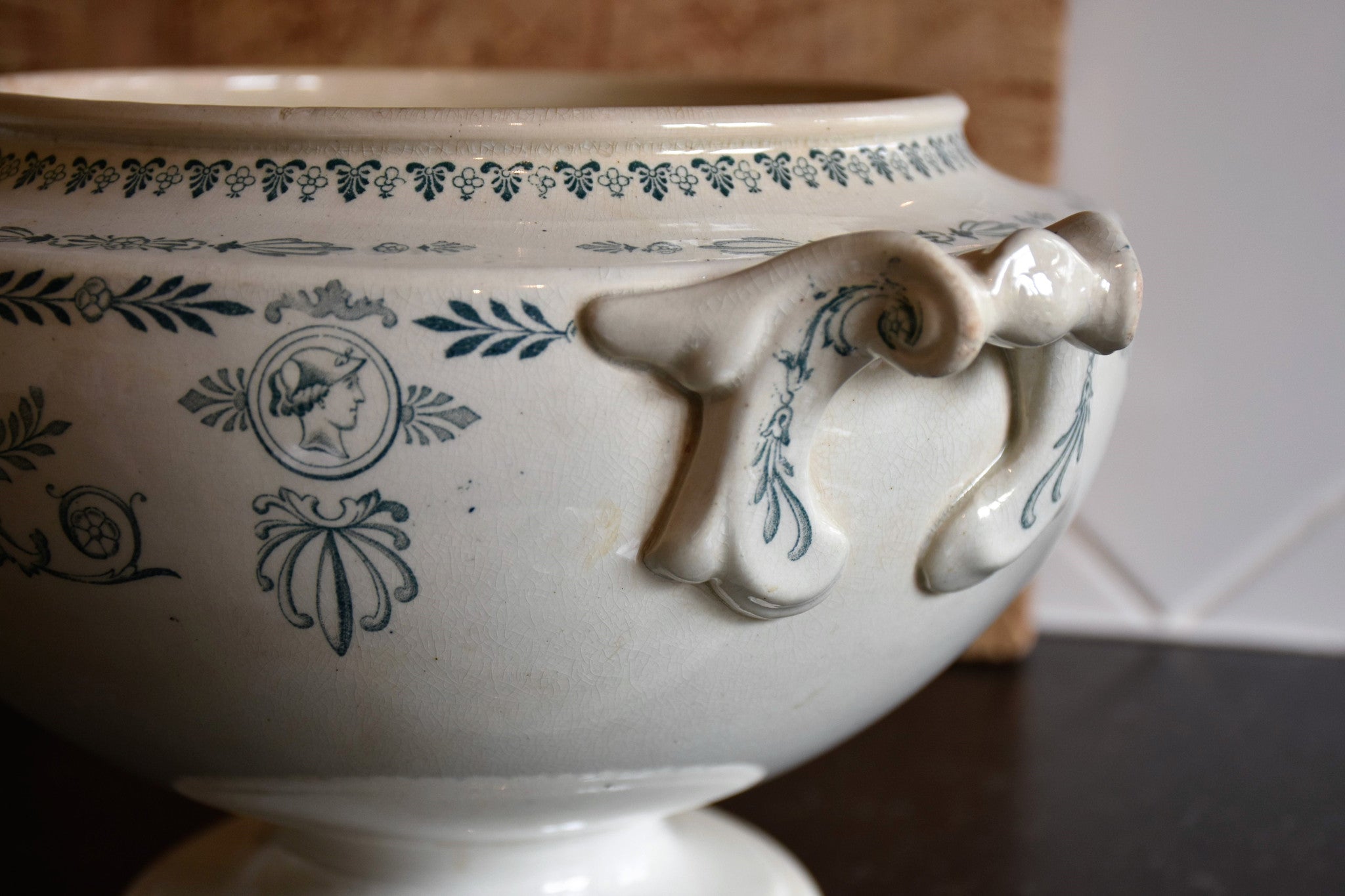 Ironstone soup tureen with blue pattern – 1900’s