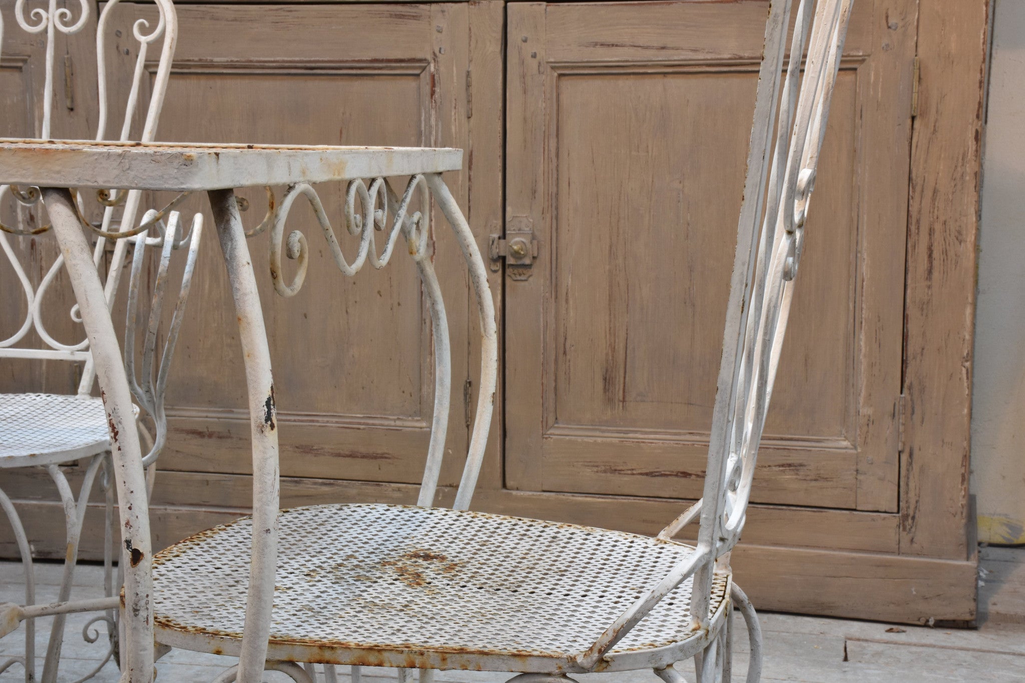 1940s white garden table setting