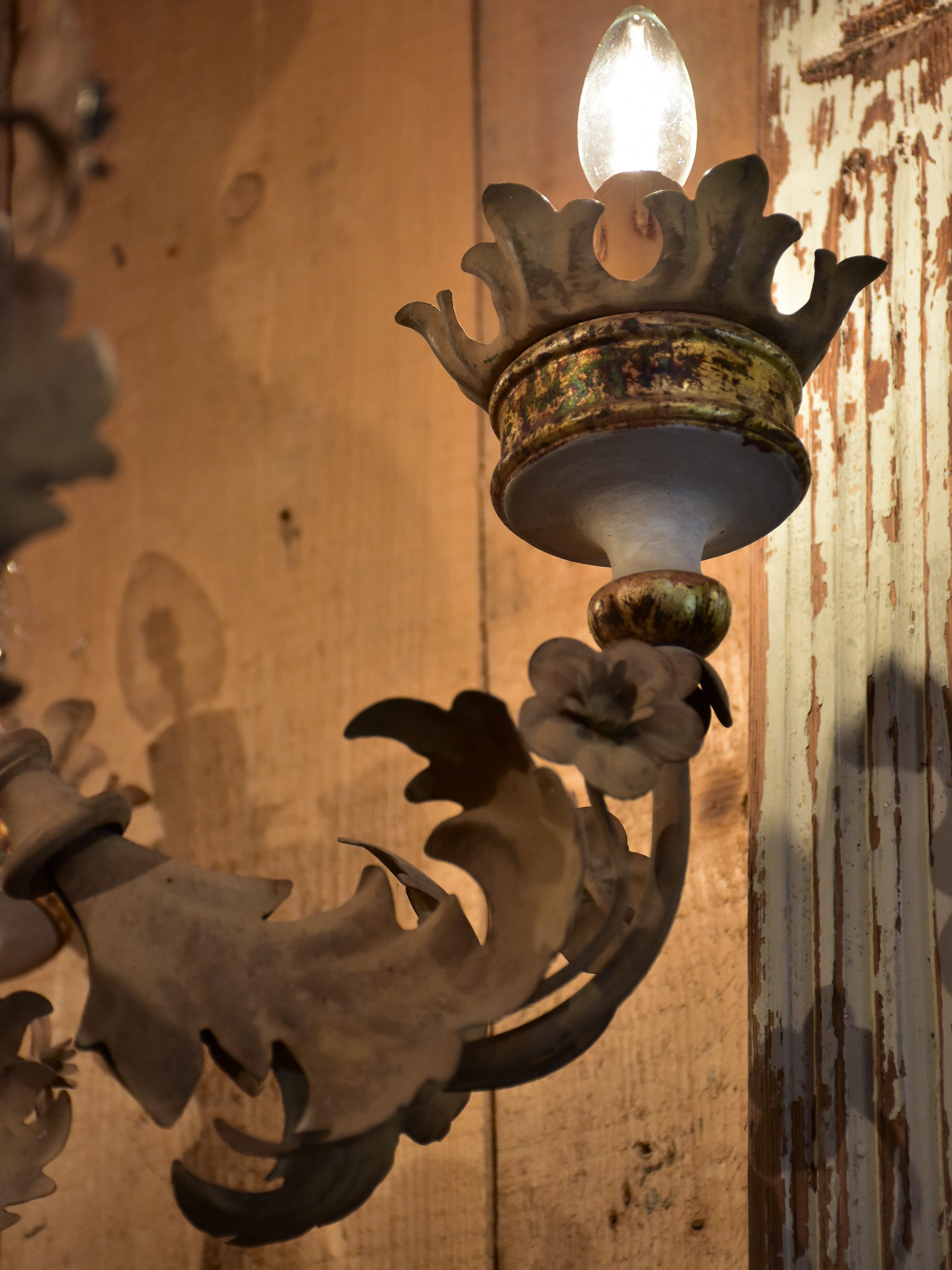 Pair of vintage Italian chandeliers – white with gold leaves