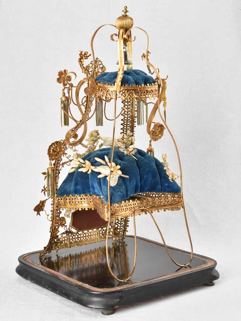 Spectacular two-tier marriage dome with blue velvet cushions 20¾"