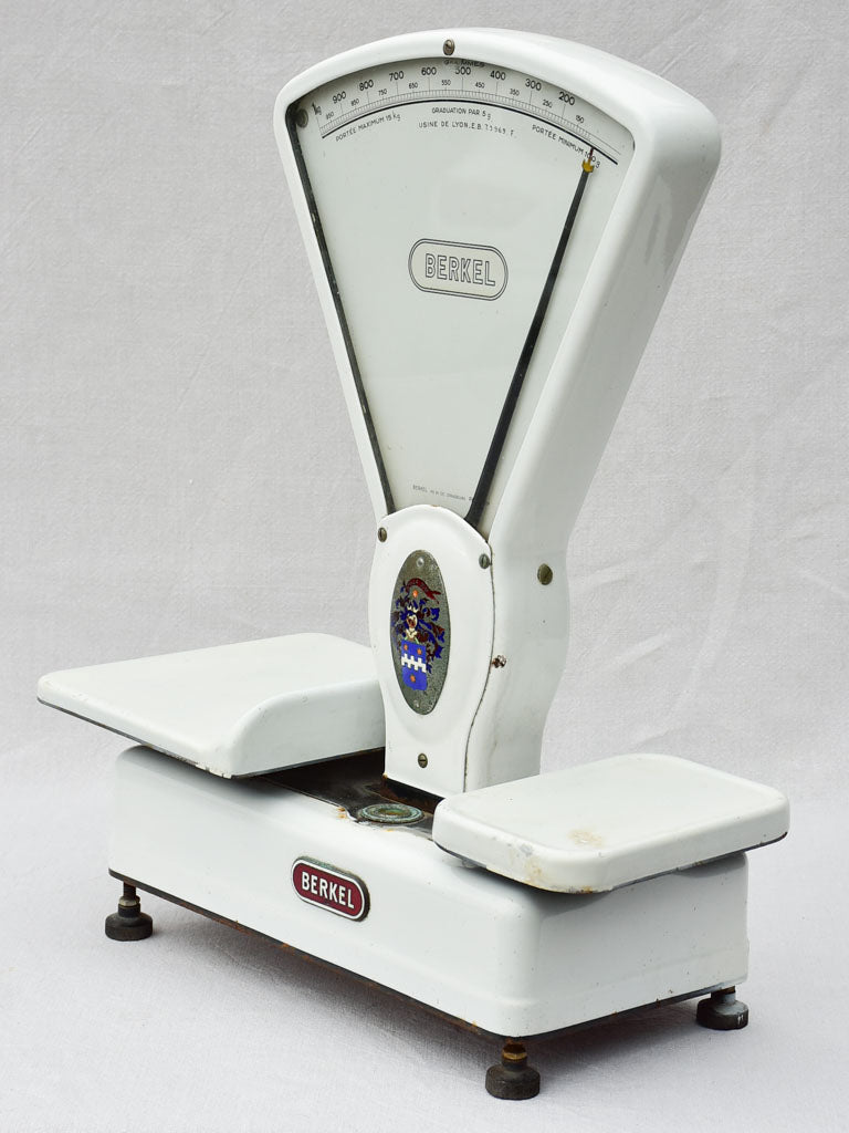 Berkel shop scales from the 1950's - white