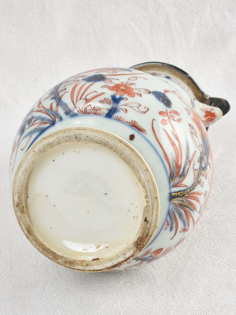 Lambrequins design Chinese porcelain pitcher