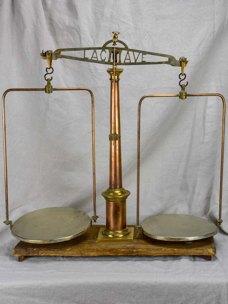 Late 19th Century French pharmacy scales - La Cave