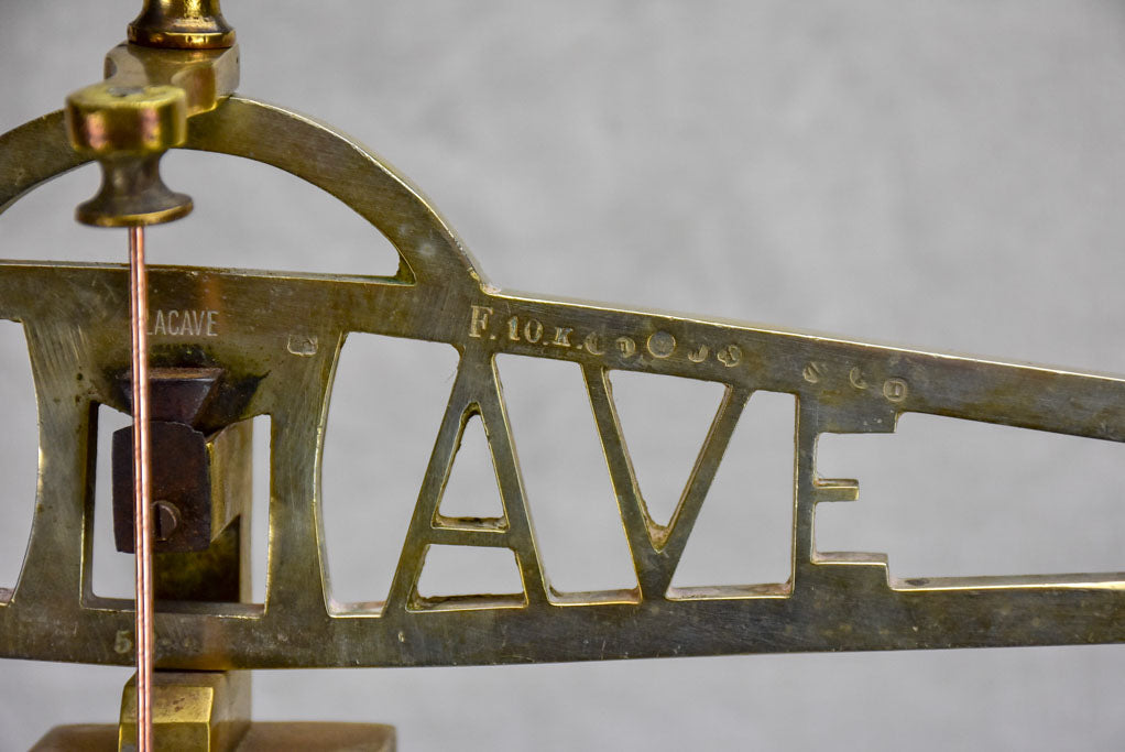 Late 19th Century French pharmacy scales - La Cave