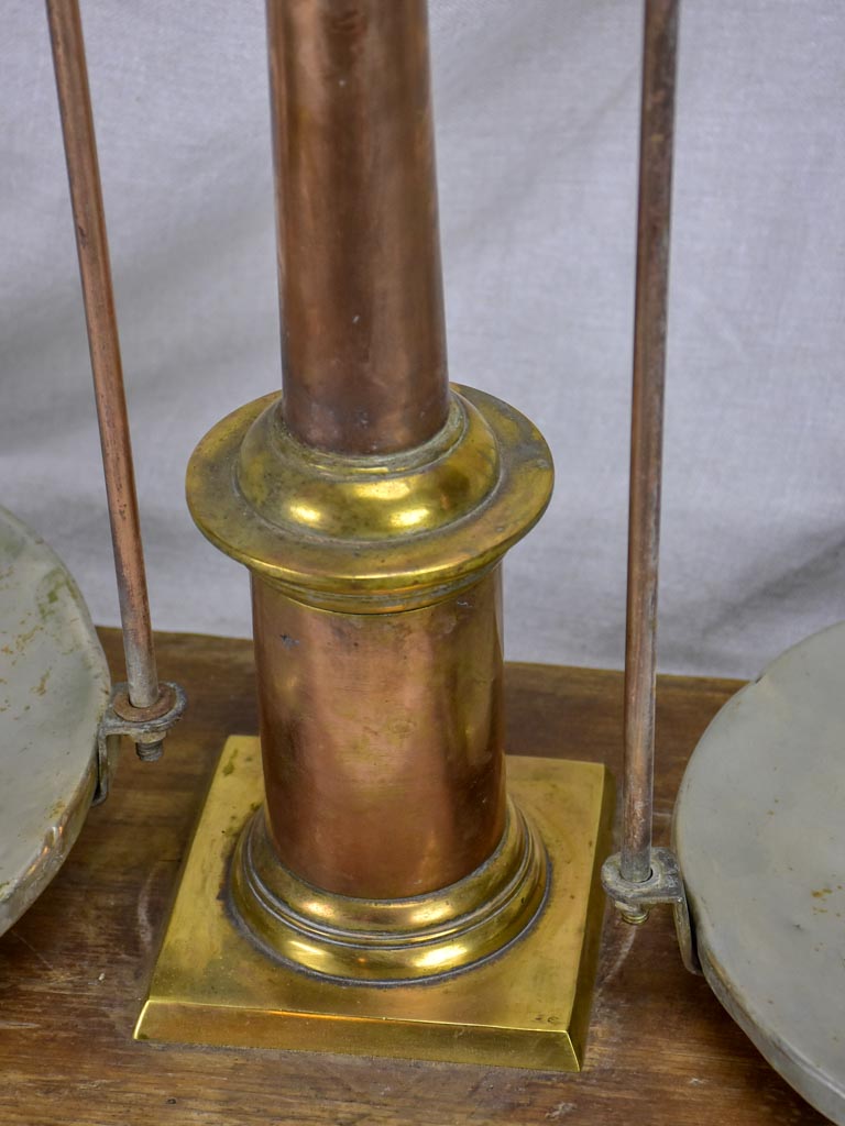 Late 19th Century French pharmacy scales - La Cave