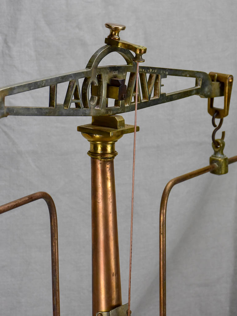 Late 19th Century French pharmacy scales - La Cave