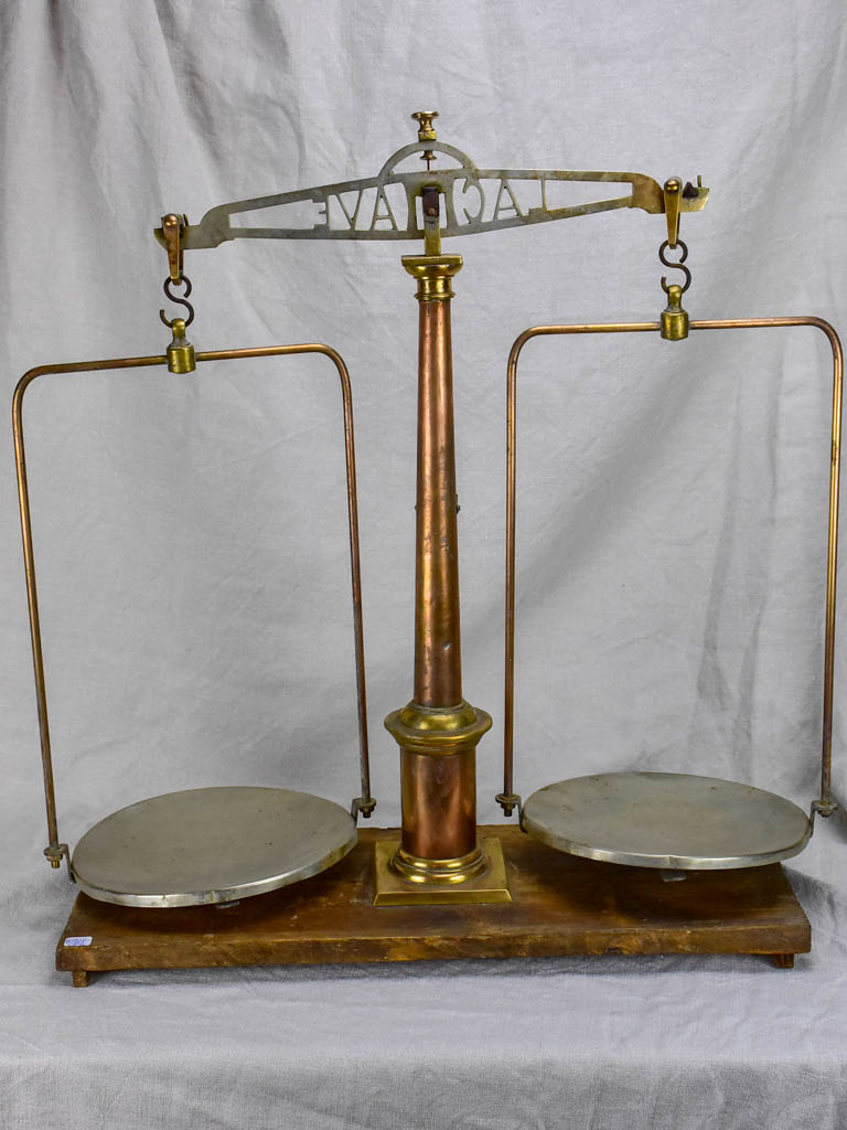 Late 19th Century French pharmacy scales - La Cave