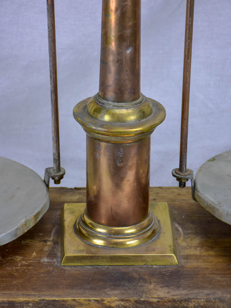 Late 19th Century French pharmacy scales - La Cave