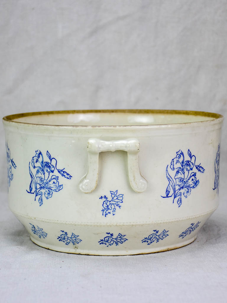 Early twentieth century Saint-Uze soup tureen with blue flowers