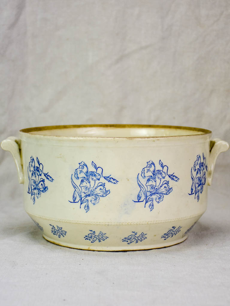 Early twentieth century Saint-Uze soup tureen with blue flowers