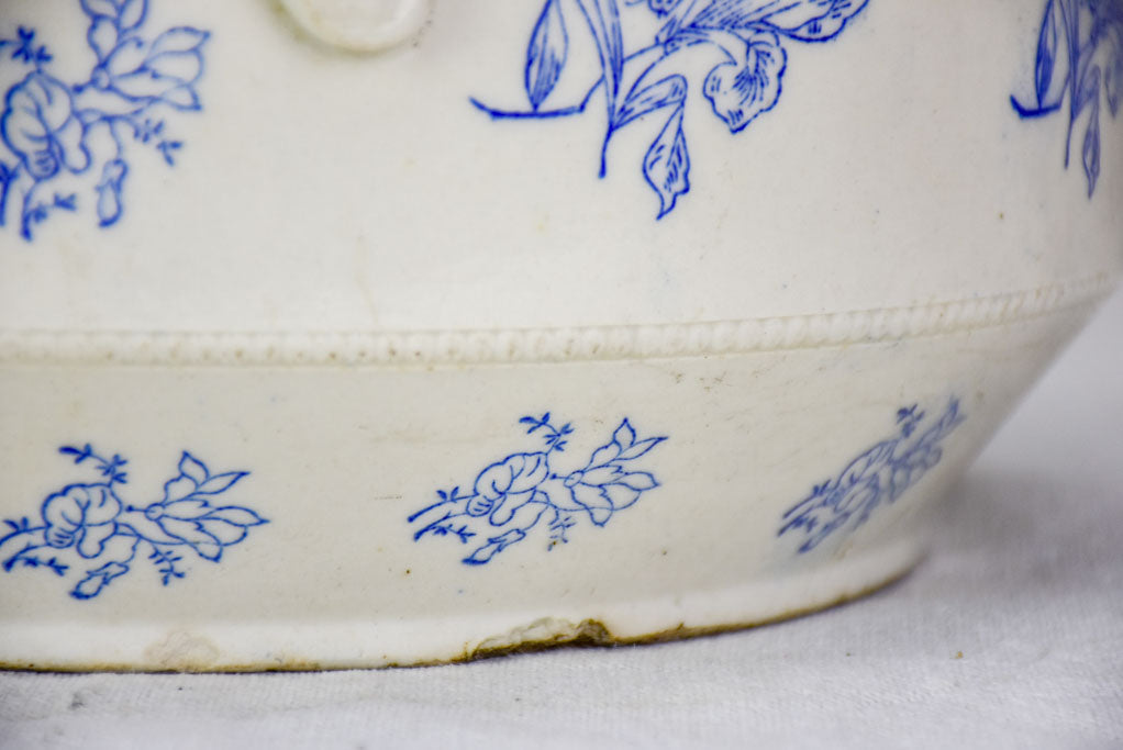 Early twentieth century Saint-Uze soup tureen with blue flowers