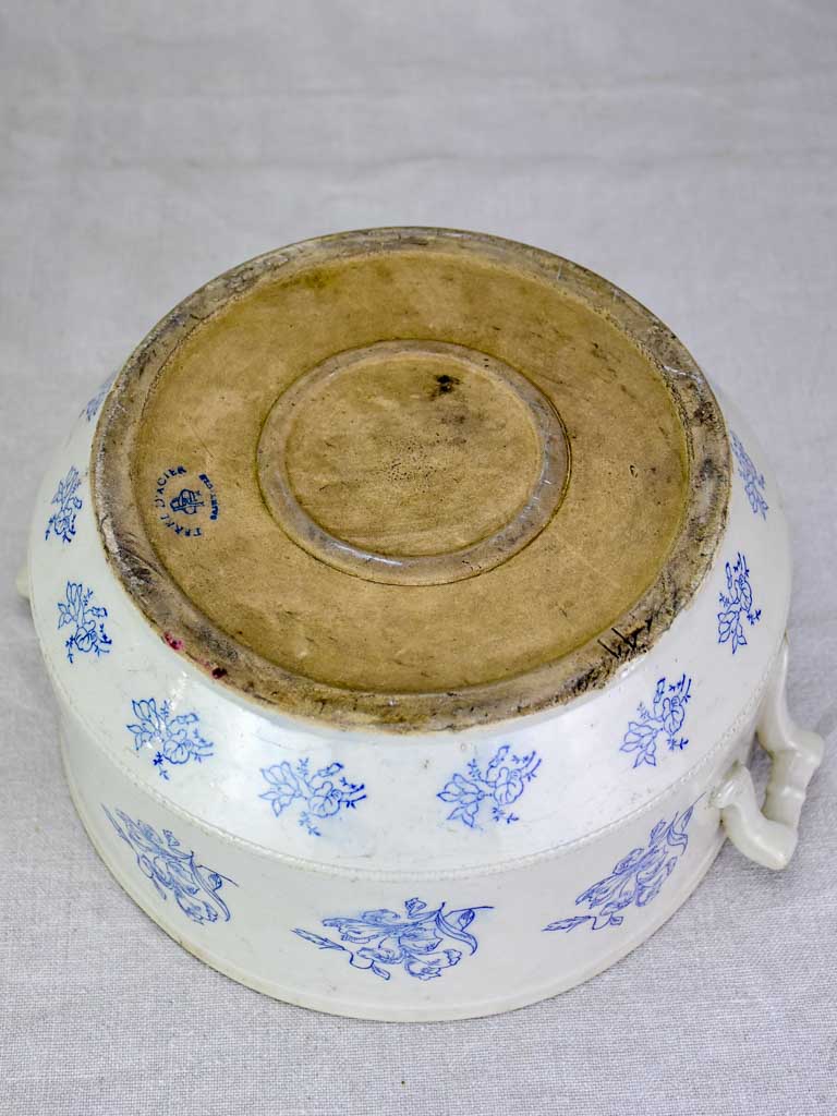 Early twentieth century Saint-Uze soup tureen with blue flowers