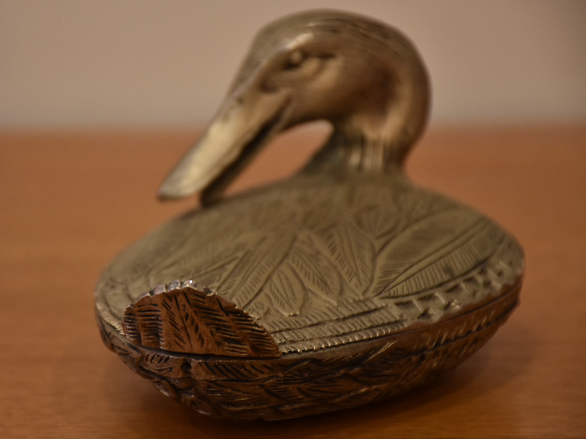 Bronze Fondica duck container