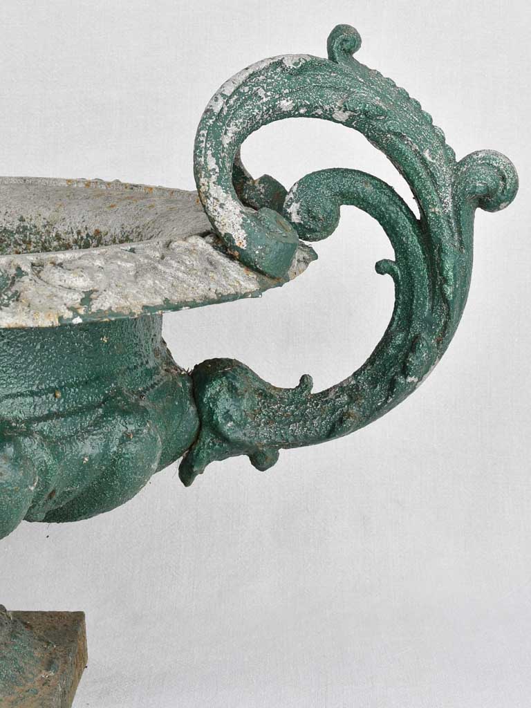 Medici urn, 19th-century, green w/ arched handles