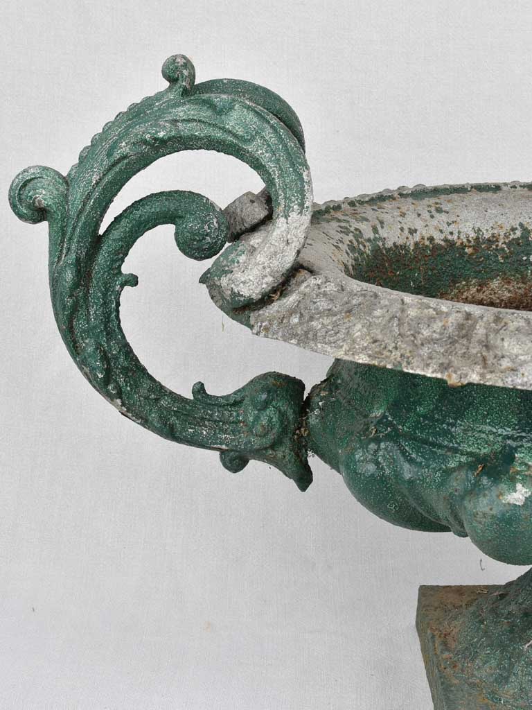 Medici urn, 19th-century, green w/ arched handles