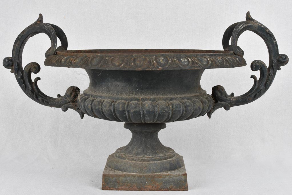 Medici urn, cast iron w/ black patina, 19th-century