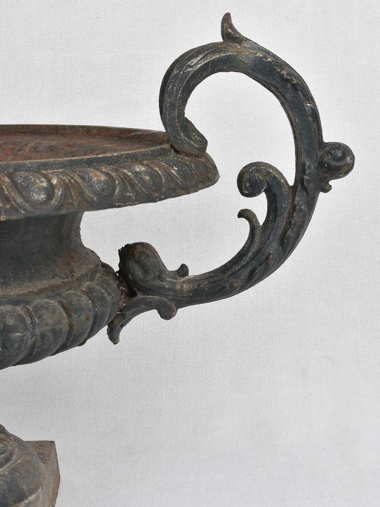 Medici urn, cast iron w/ black patina, 19th-century