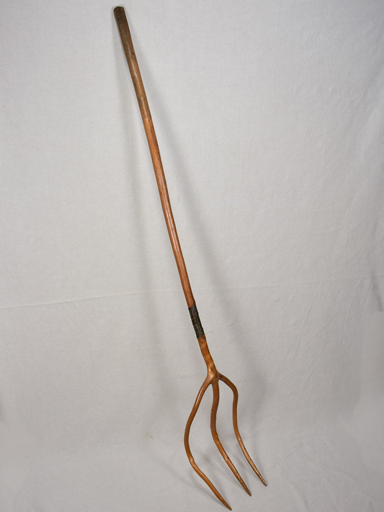 Late 18th century French hay fork 73¼"