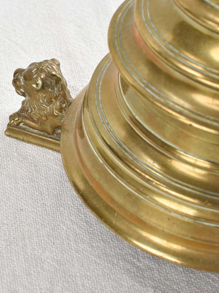 Aesthetic lion-feet antique bronze candlestick