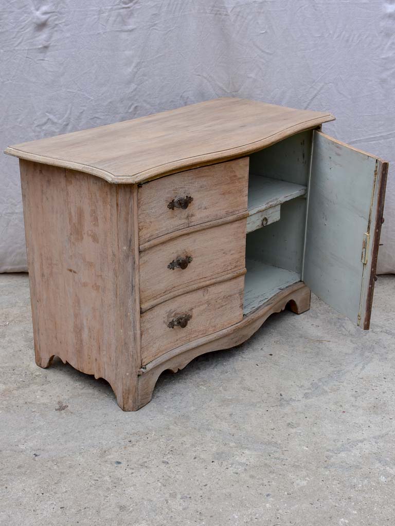 Curved 19th Century Swedish commode / cabinet