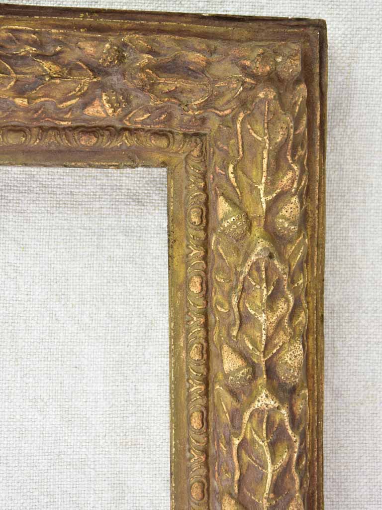 Pretty photo frame with acorn moldings