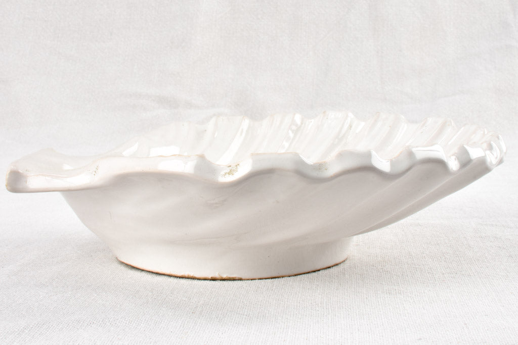 Twisted motifs decoration ceramic nibbles dish