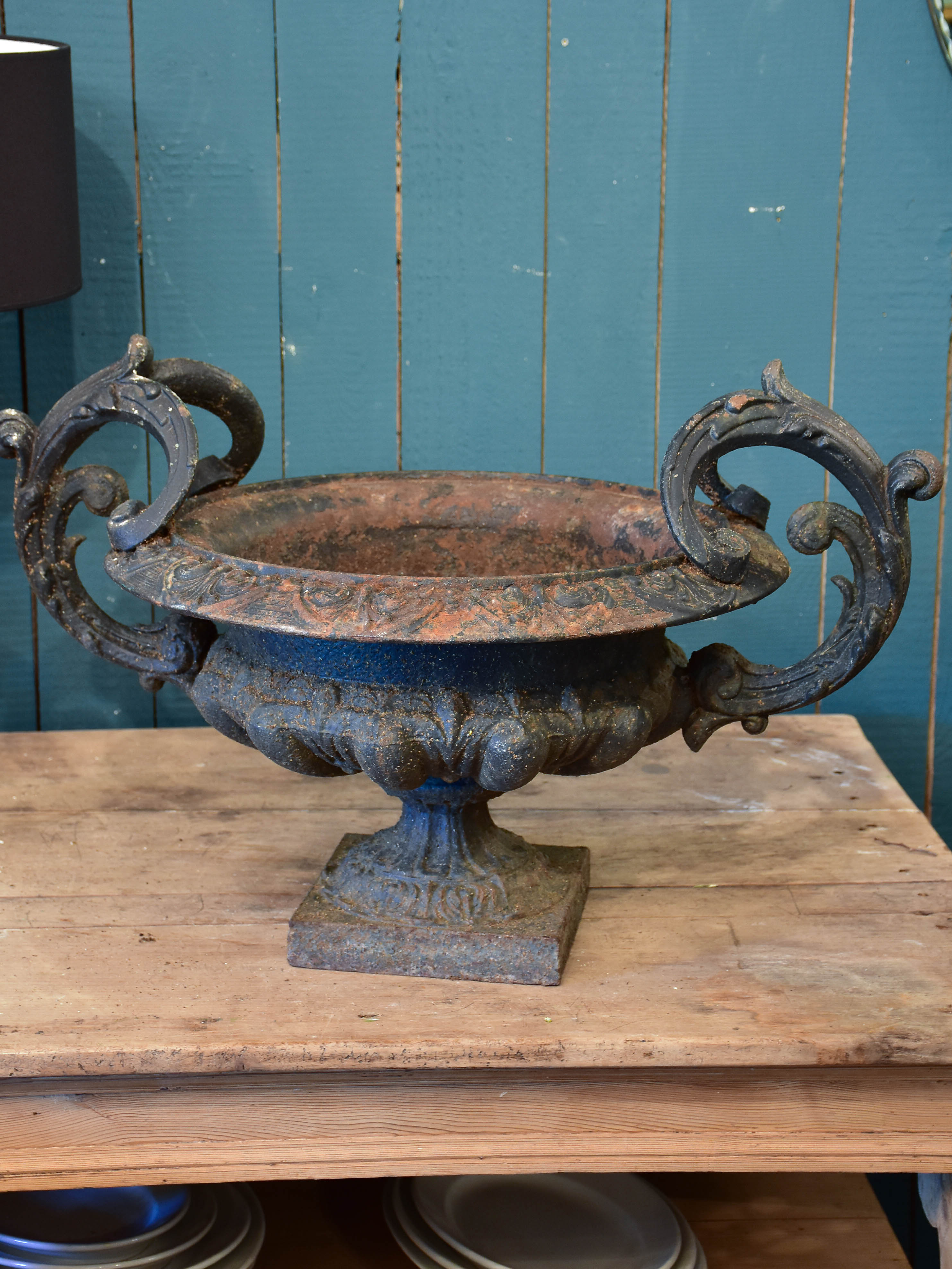 Very large 19th century Medici urn