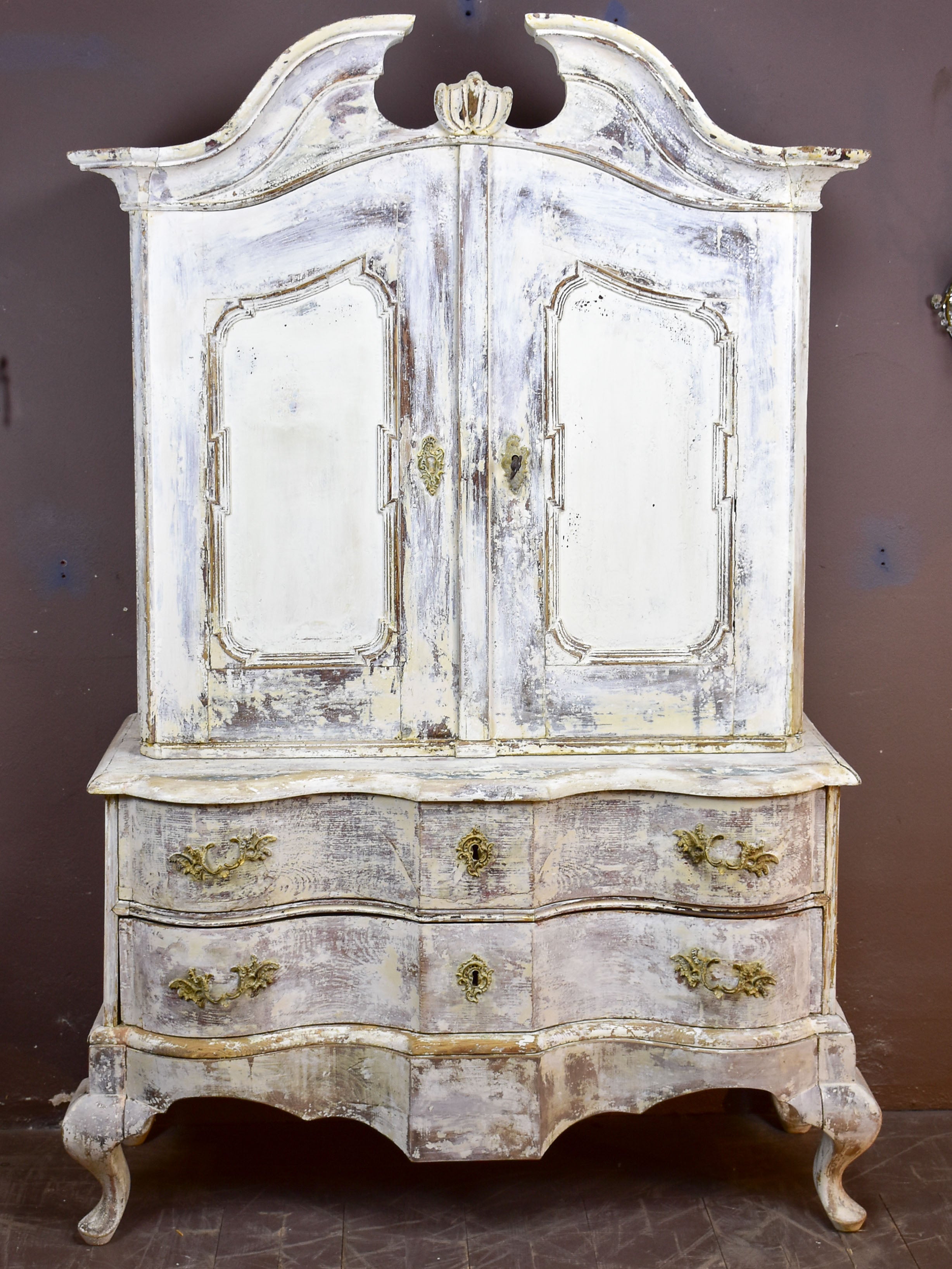 18th century Swedish commode / cabinet