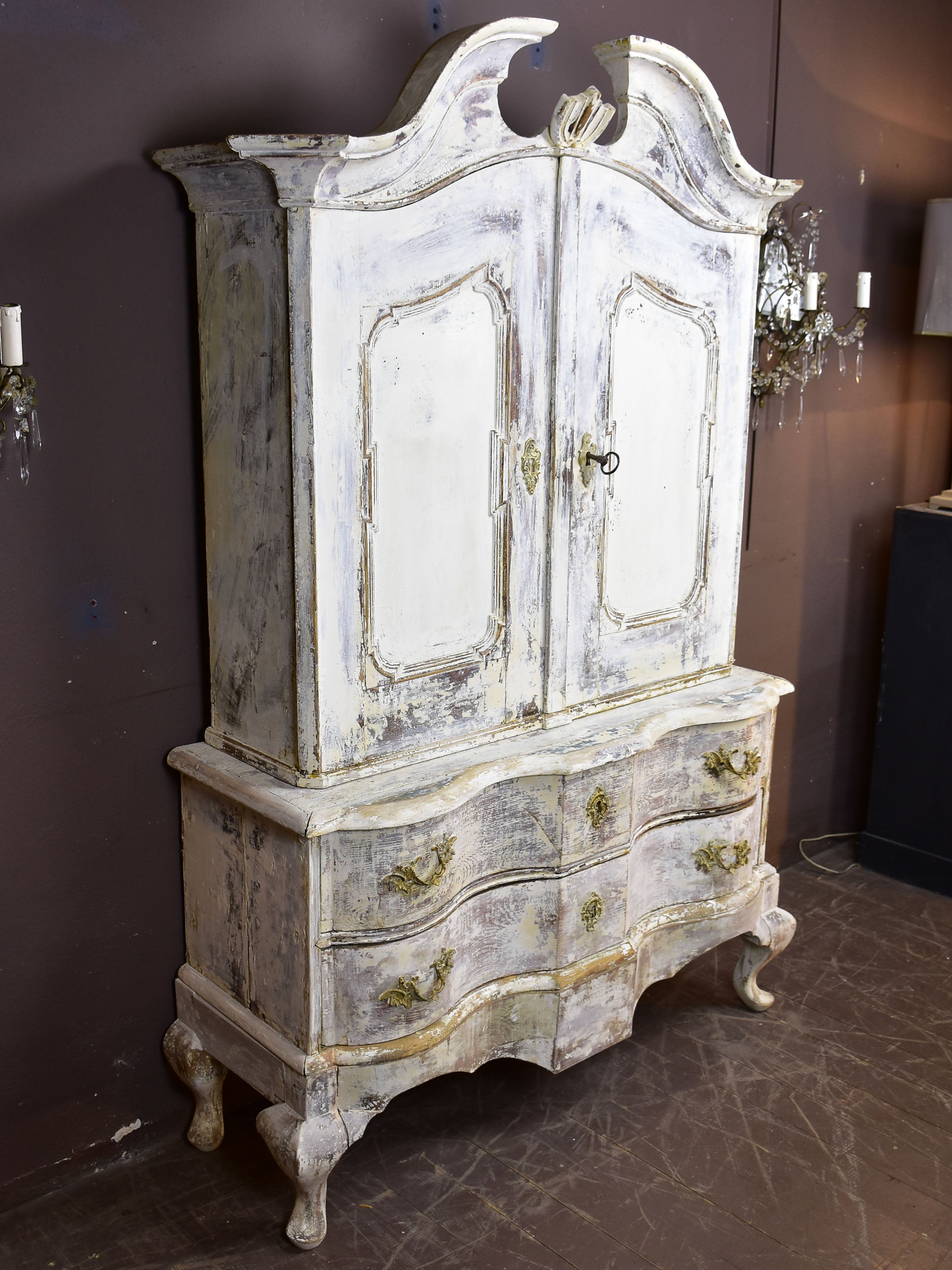 18th century Swedish commode / cabinet