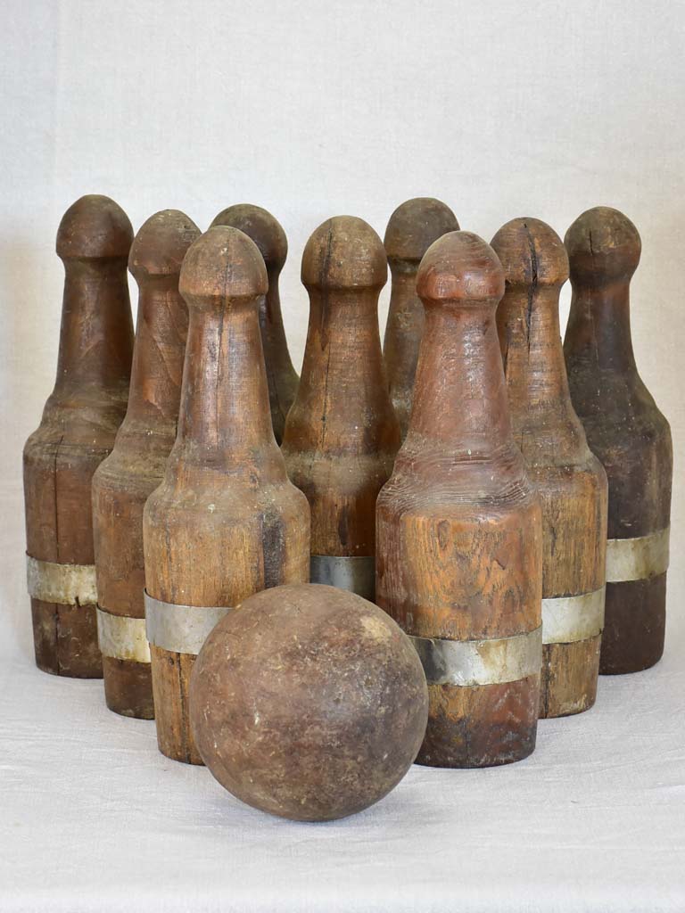 Collection of 9 carved walnut bowling skittles and ball - 19th century 15¼"