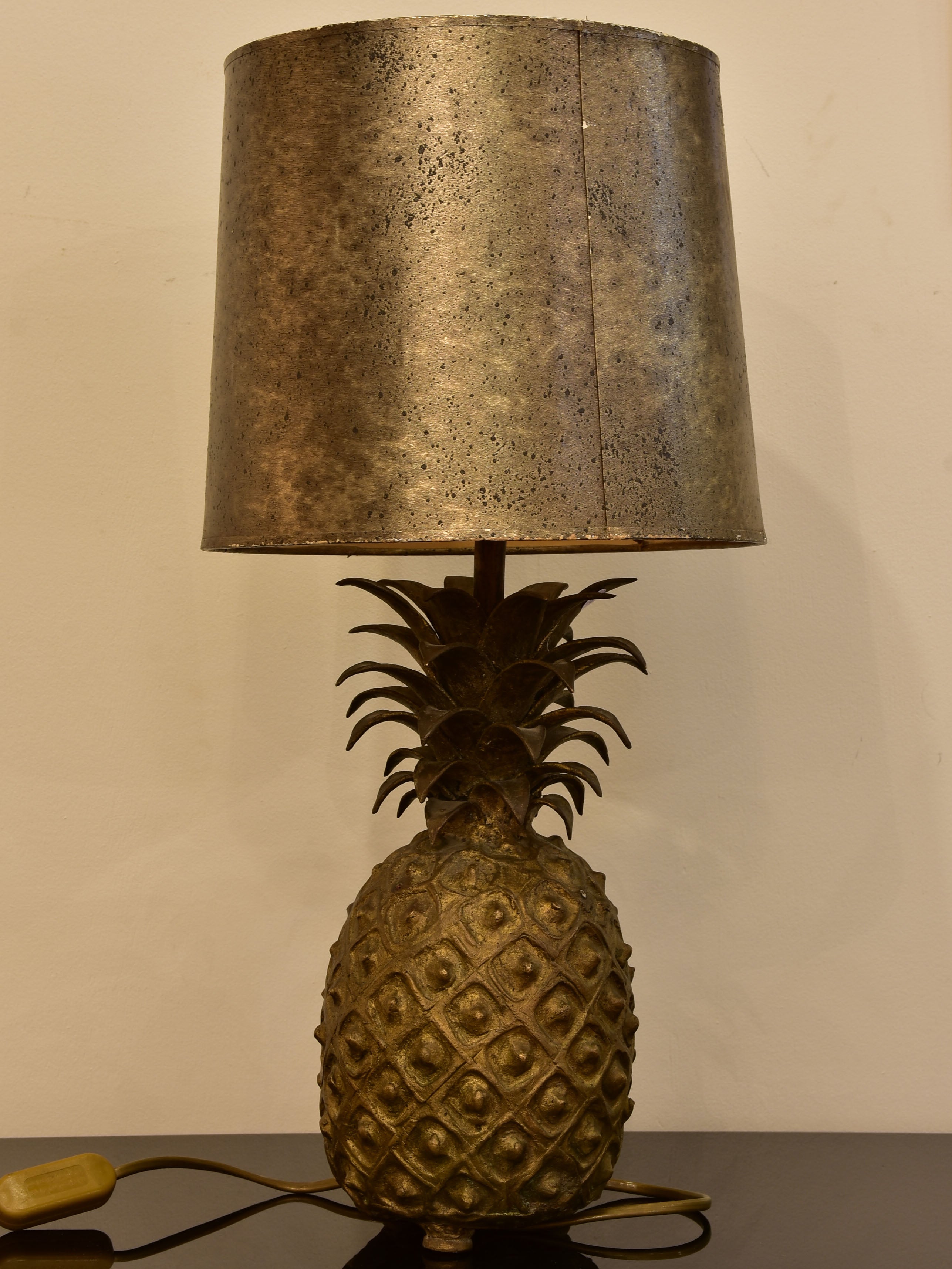 Vintage pineapple lamp