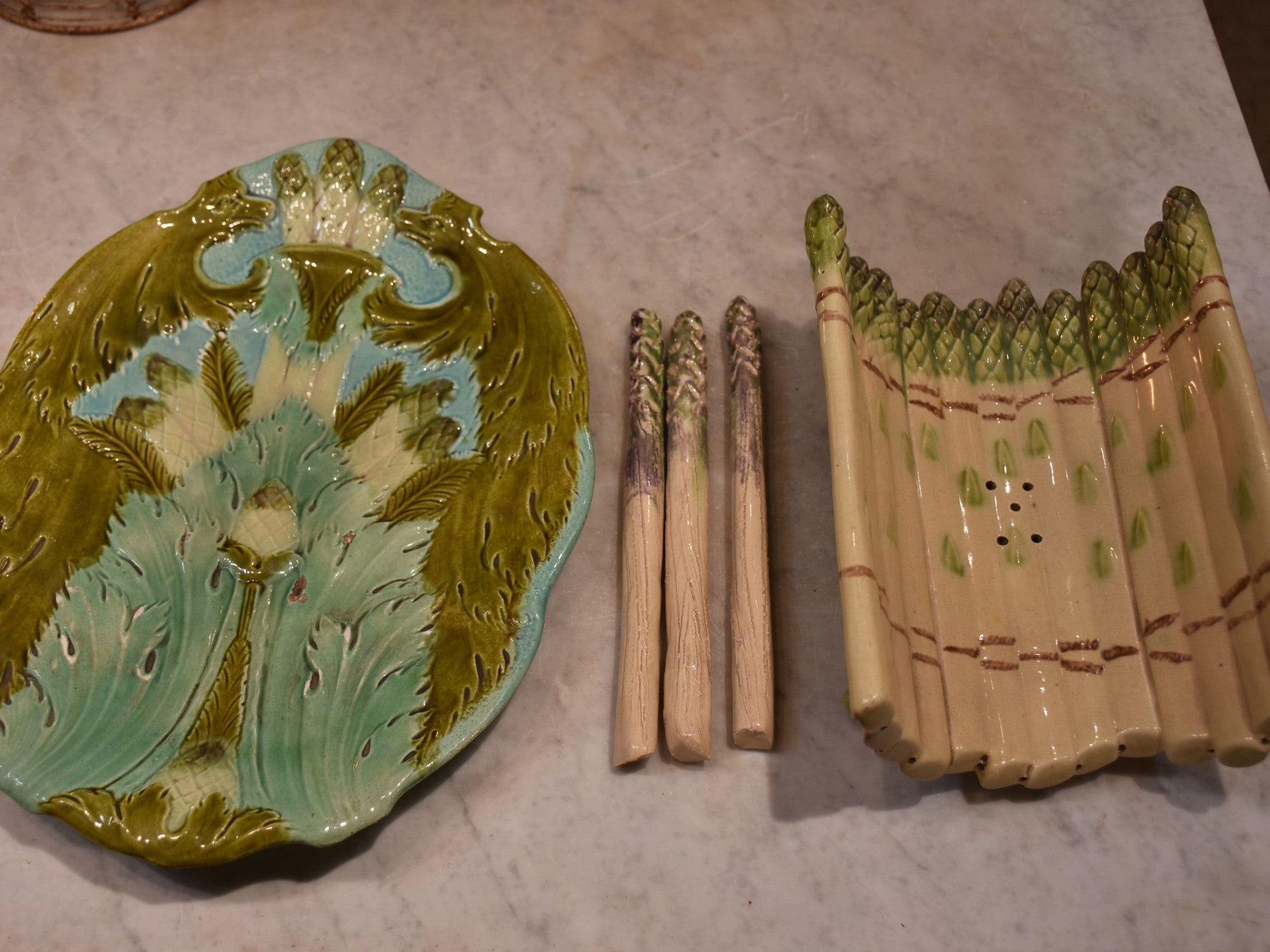 Asparagus cradle (Faience Barbotine Majolica)