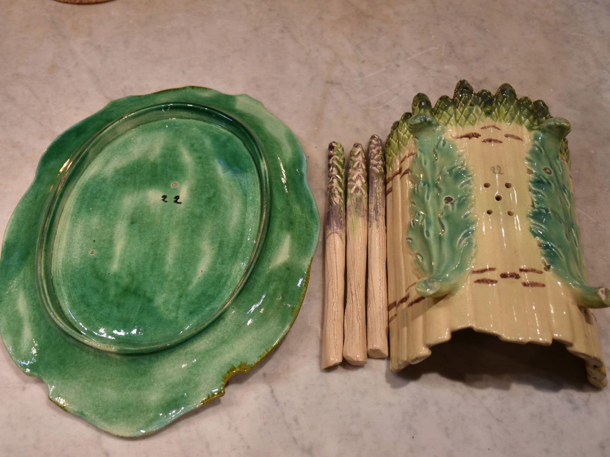 Asparagus cradle (Faience Barbotine Majolica)