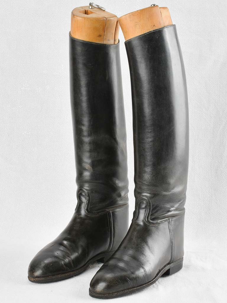 ANTIQUE HORSE RIDING BOOTS (SIZE = 36EU)