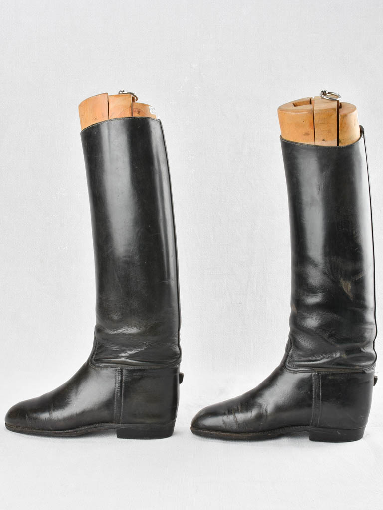 ANTIQUE HORSE RIDING BOOTS (SIZE = 36EU)