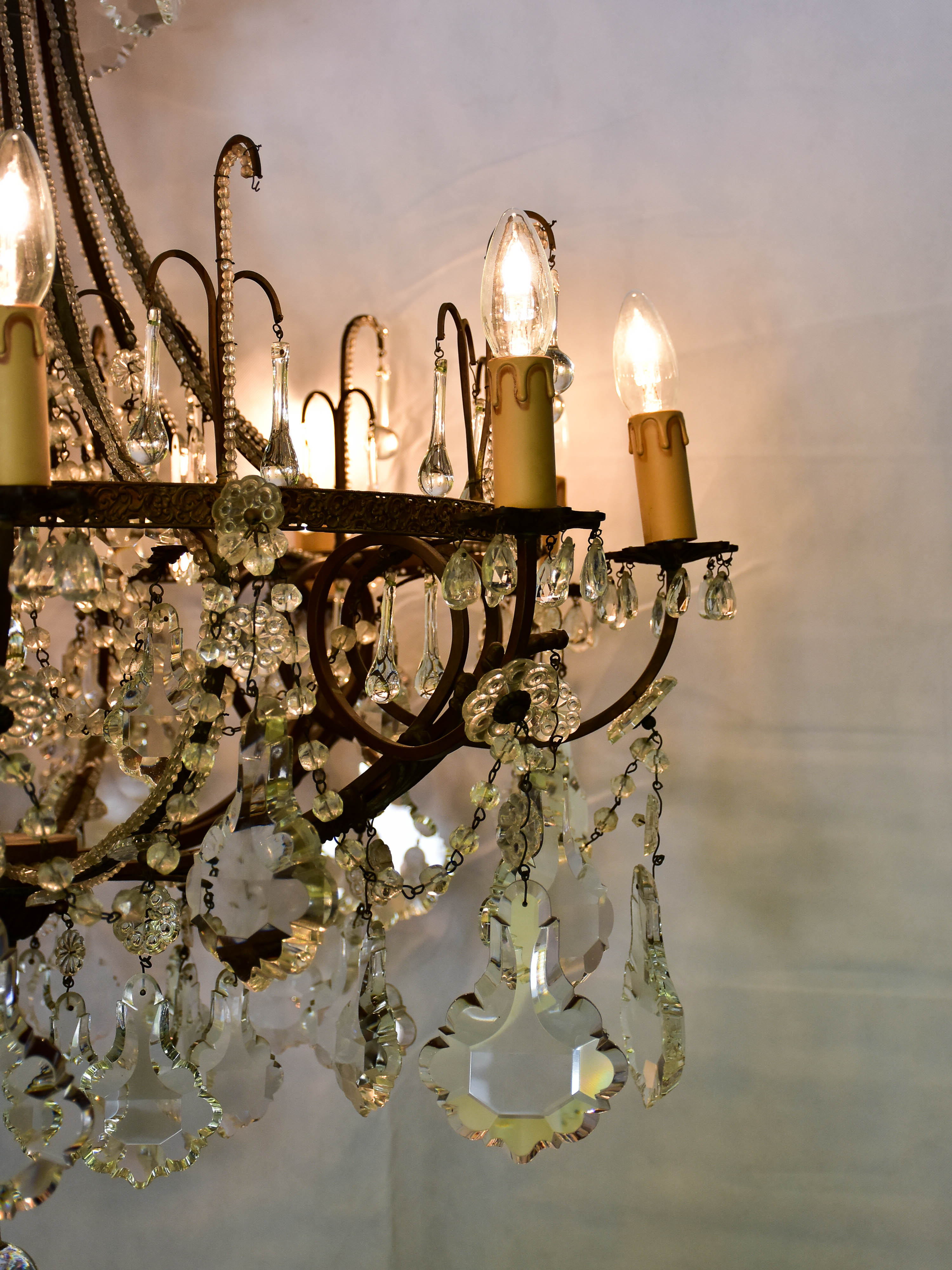 Italian crystal chandelier from the late 19th century