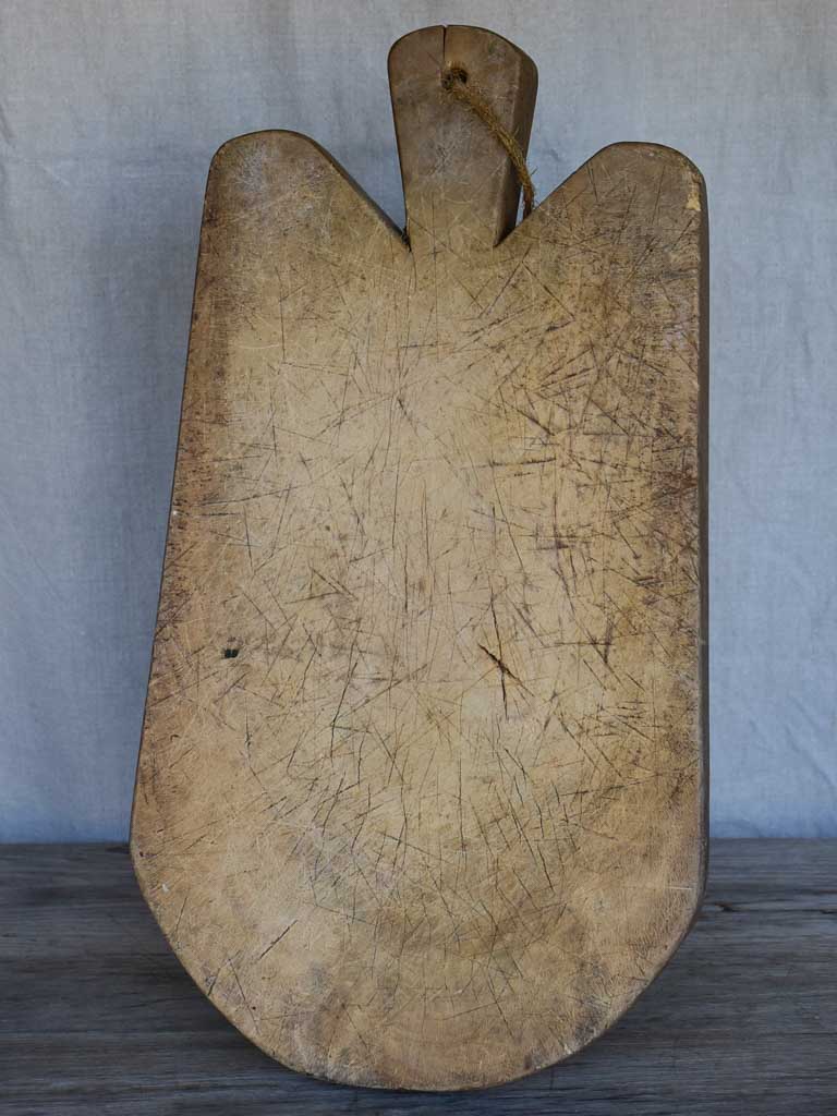 Rounded antique French cutting board - 20¾"