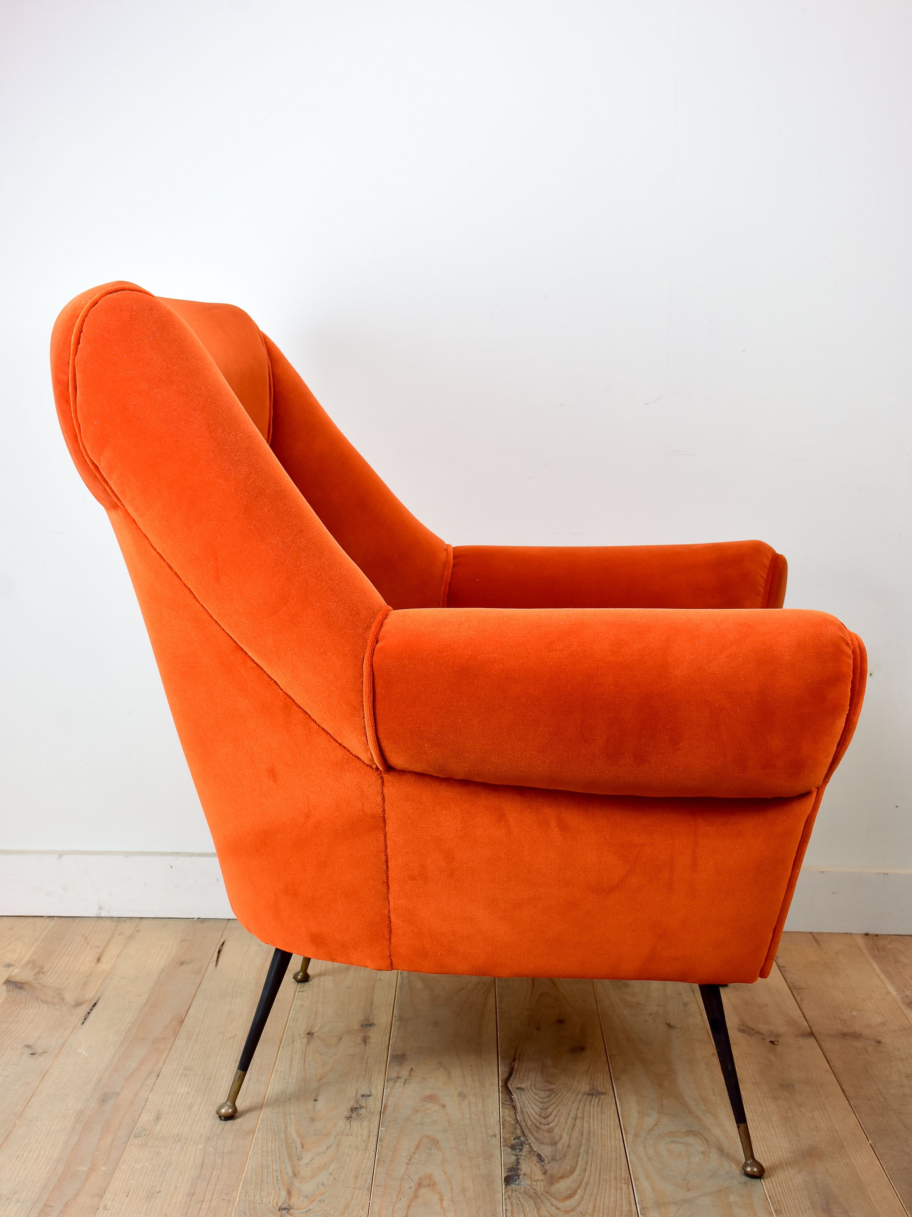 Mid-century Italian armchair in the style of Paolo Buffa