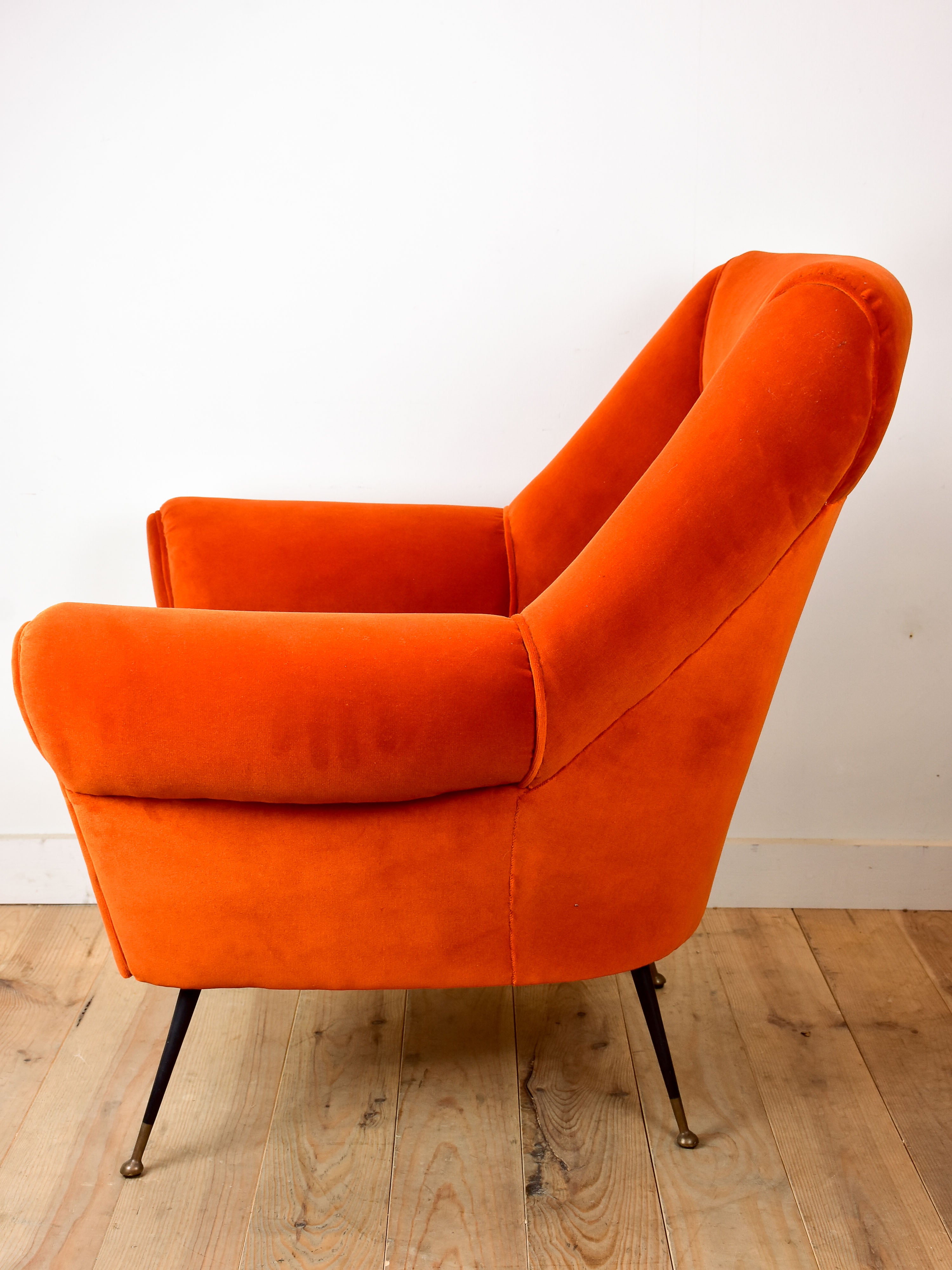 Mid-century Italian armchair in the style of Paolo Buffa