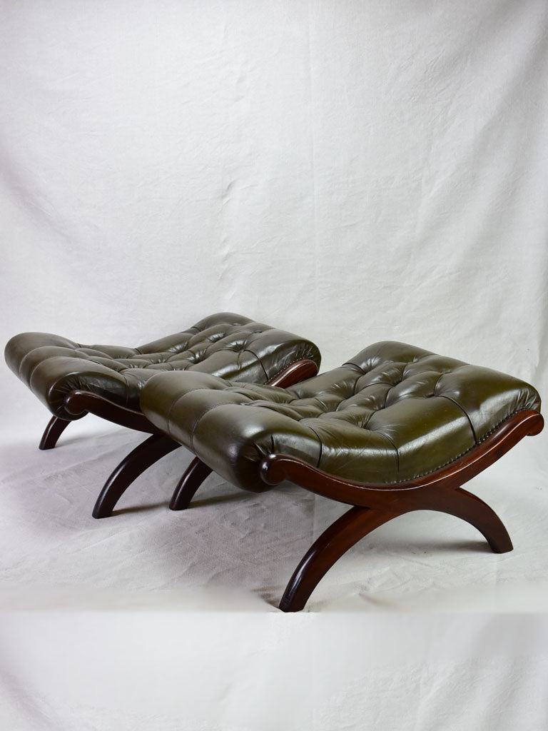 Pair of 1940's English leather and mahogany footrests - Chesterfield