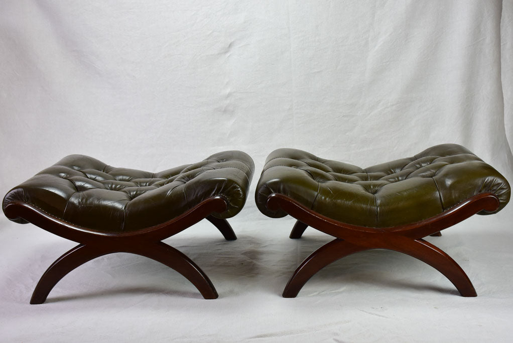 Pair of 1940's English leather and mahogany footrests - Chesterfield