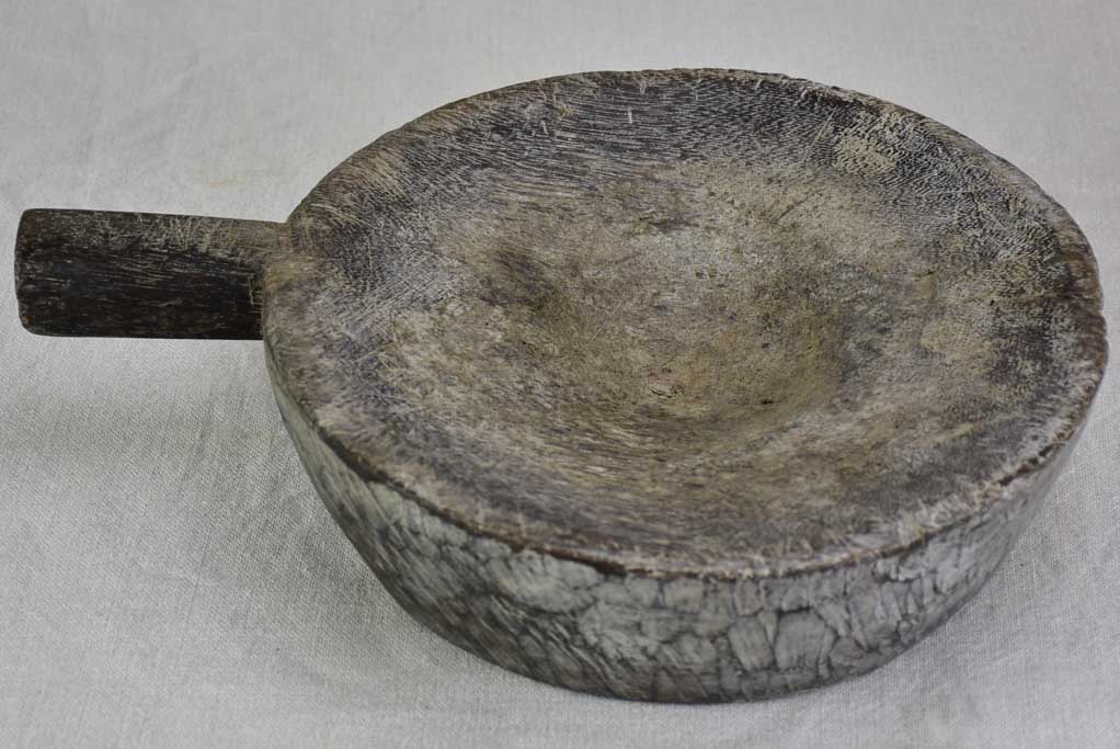 Late 19th century thick round cutting board with handle