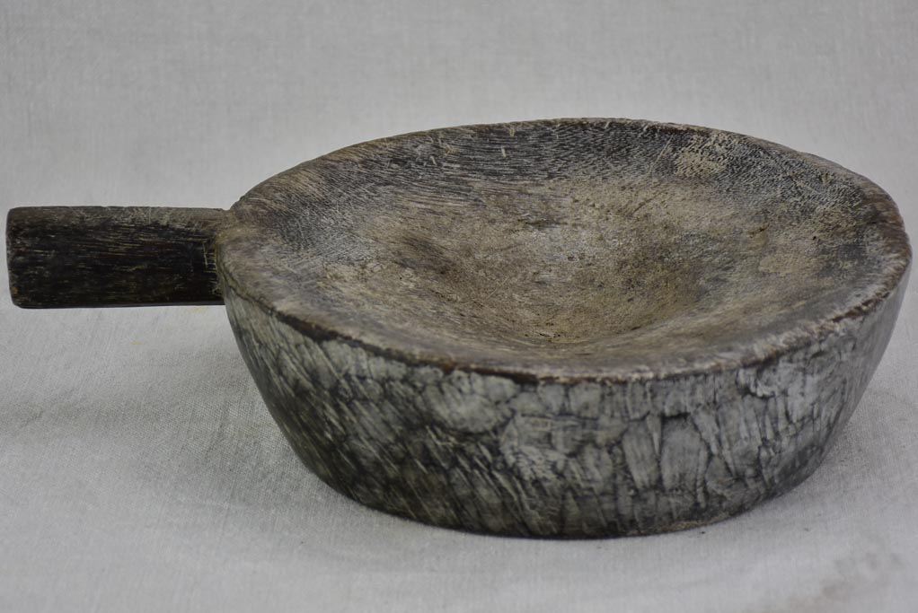 Late 19th century thick round cutting board with handle