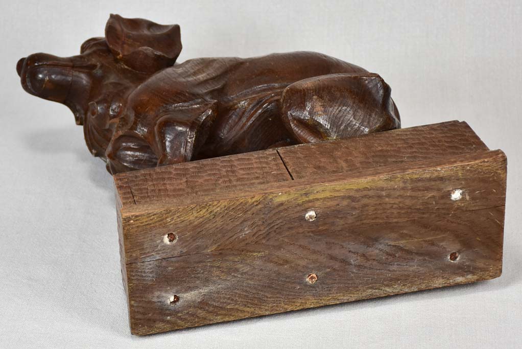 Traditional English canine oak craft