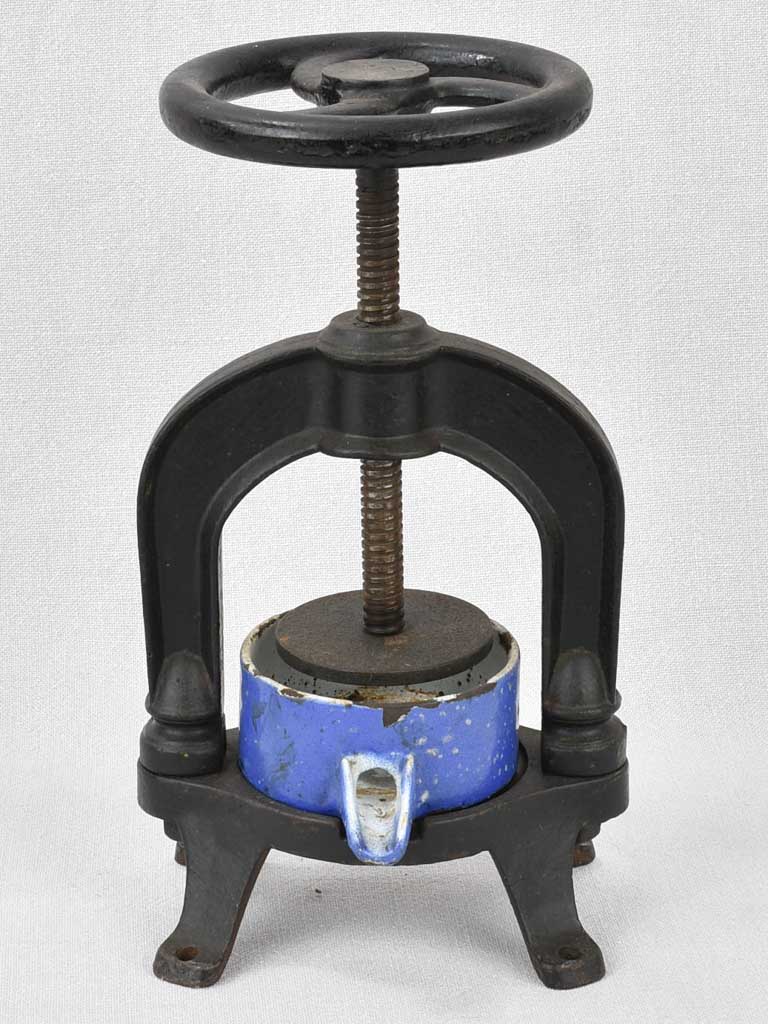 Meat juice press, cast iron, 19th century 12¼"